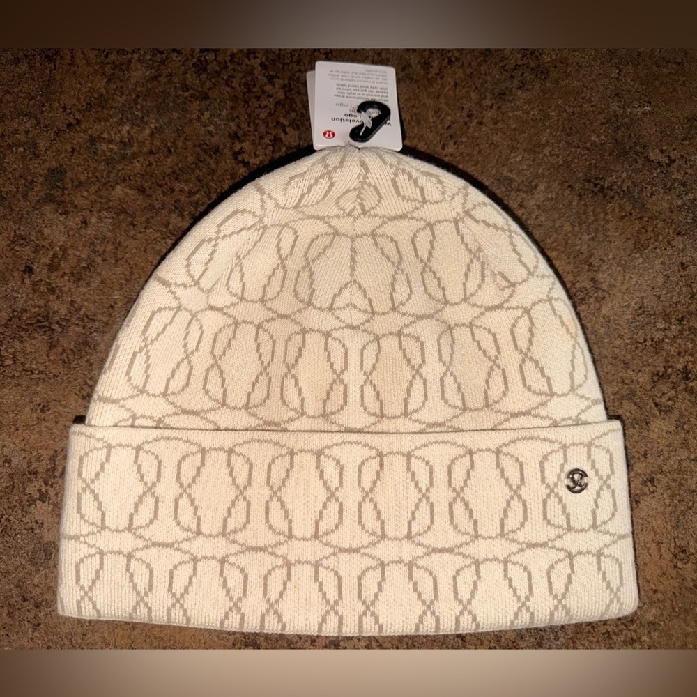 BNWT Lululemon Athletica Warm Revelation Beanie *Logo